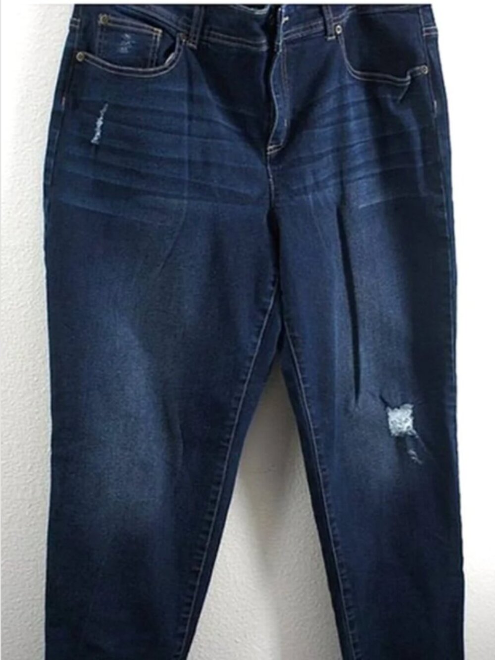 Chico's Distressed Denim Ankle Jeans size 1.5